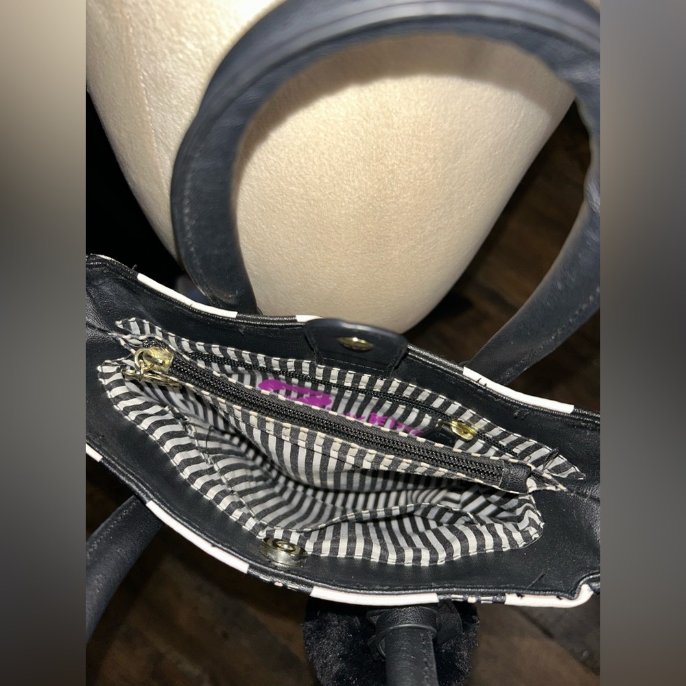 Betsey Johnson Crossbody Purse - Picture 6 of 8